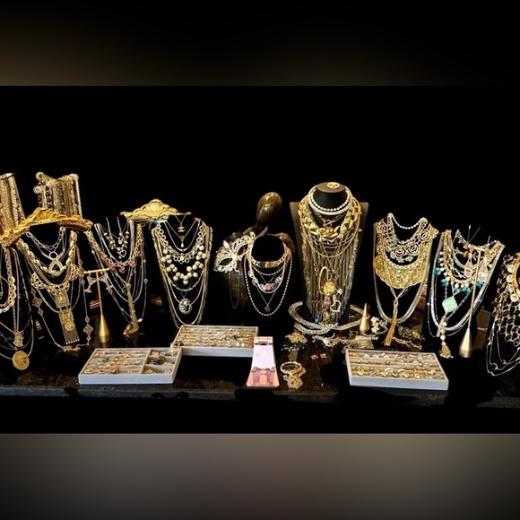 1/2 Lb Vtg 2 Now Estate Costume Jewelry Lot~Some Signed All Wearable gold silver - Picture 1 of 8
